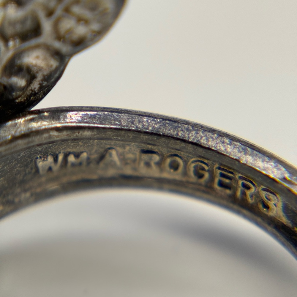 Vintage Spoon Ring Wm A Rogers Oneida Silverplate Floral Rose Pattern - Picture 3 of 7